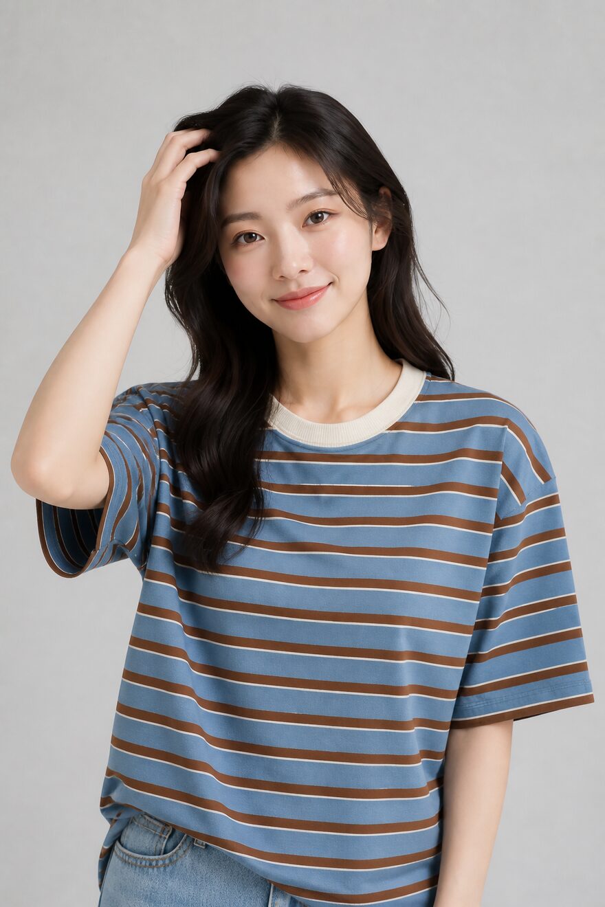 같은 티셔츠 착장컷 — 클로즈업